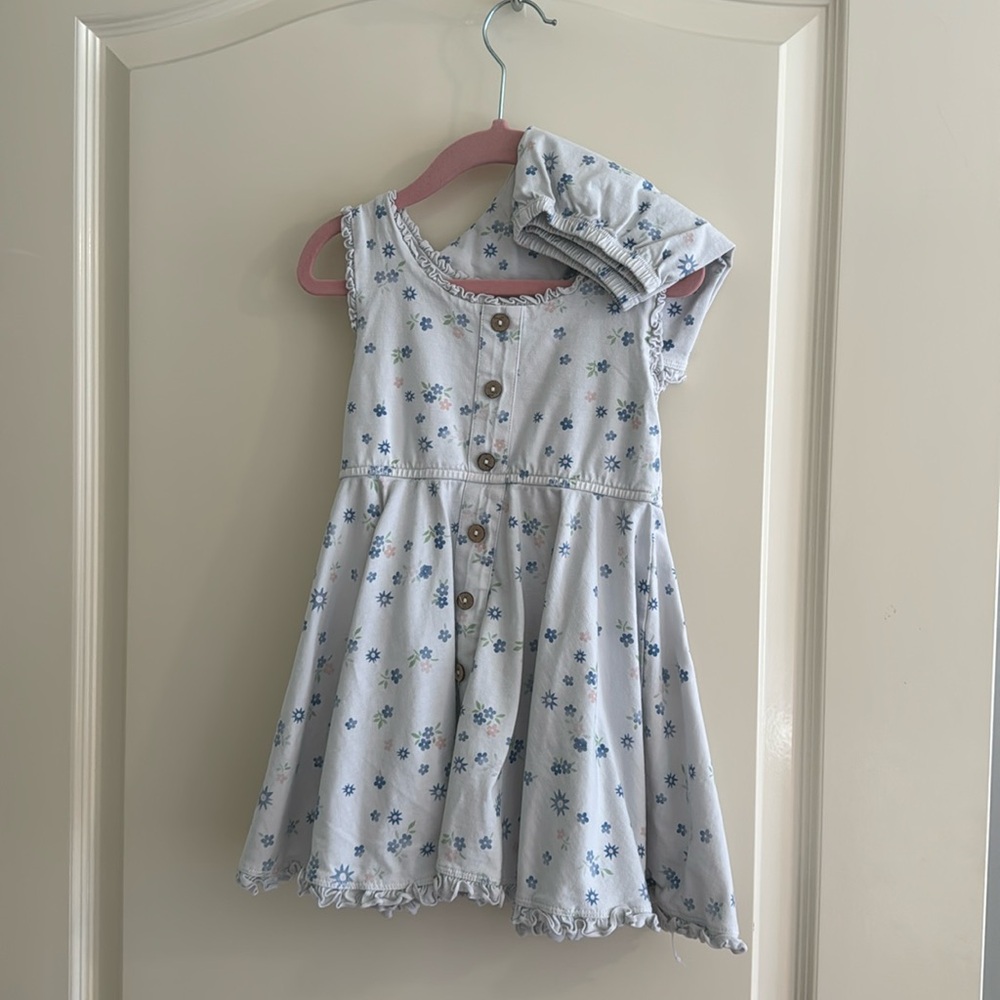 OmiJo size 5- VGUC- minor wash wear. Shorties included!